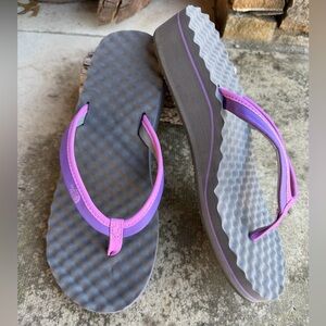The North Face women’s Base Camp Platform Flip Flops w/Lavender Straps Sz-9.  P